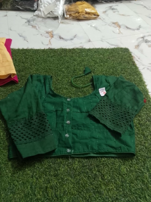 Size 40/42/44 price 220 Same days booking and sara bochor available