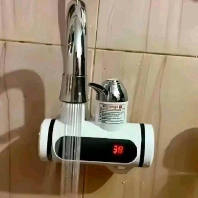 Instant Digital Electric Hot Water Tap (Basin) বাড়িতে গরম পানির ঝামেলা শেষ—এবার এক ট্যাপেই গরম পানি রেডি! কি কি পাচ্ছেন: * ৩ সেকেন্ডেই গরম পানি * ডিজিটাল ডিসপ্লে—তাপমাত্রা সামনে দেখাবে * ওয়াল মাউন্ট ডিজাইন, রান্নাঘর/বাথরুম দু’জায়গায়ই ব্যবহার করা যায় * ইনস্টলেশন সহজ * বিদ্যুৎ সাশ্রয়ী যেখানে ব্যবহার করবেন: – থালা ধোয়া – মুখ/হাত ধোয়া – রান্নায় গরম পানি – শীতে বাথরুমে কুলডাউন ঝামেলা ছাড়াই টেকসইইআর নিশ্চয়তা: হিটিং স্পিড ফাস্ট, লিক-প্রুফ, আর তাপমাত্রা একদম স্টেডি থাকে।