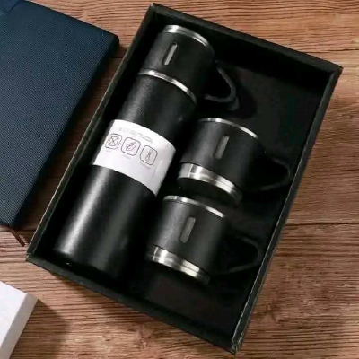 চা বা কফি ঠান্ডা হয়ে যাওয়ার দুশ্চিন্তা আর নয়! আমাদের 500ml Double Layer Thermos Flask সেট দিয়ে পানীয়র আসল স্বাদ উপভোগ করুন যেকোনো সময়, যেকোনো জায়গায়।  ১২ ঘণ্টা গরম | ২৪ ঘণ্টা ঠান্ডা  প্রিমিয়াম লুক ও ফিনিশিং  সাথে ৩টি আকর্ষণীয় কাপ  অফিস হোক বা পাহাড়ে ভ্রমণ সাথী হোক এই চমৎকার ফ্লাস্ক সেটটি।price 450