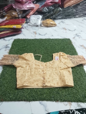 Size 40/42/44 price 220 Same days booking and sara bochor available