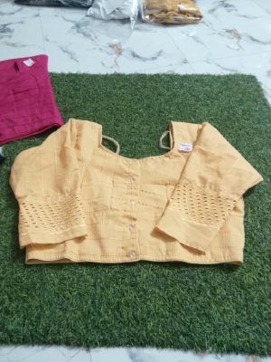 Size 40/42/44 price 220 Same days booking and sara bochor available