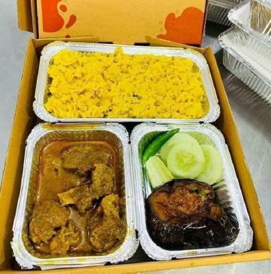 খিচুড়ি, গরুর মাংস , বেগুন ভাজা (Lunch Box)