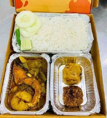 সাদা ভাত, রুই মাছ , আলু ভর্তা, বেগুন ভর্তা (lunch Box)