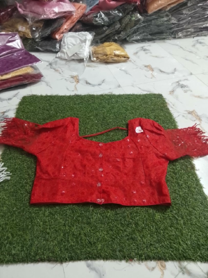Size 40/42/44 price 220 Same days booking and sara bochor available