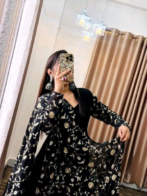 Amader nijesho production e toiri orginal pendy silk  readymade gown  Body 44/46 free size Long 52/54   Orna pendy silk with karchupi/kardana work price 2050 time 2/3